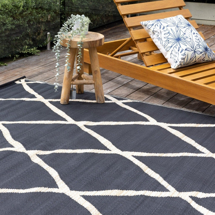 Nairobi Black and Natural Diamond Recycled Plastic Outdoor Rug