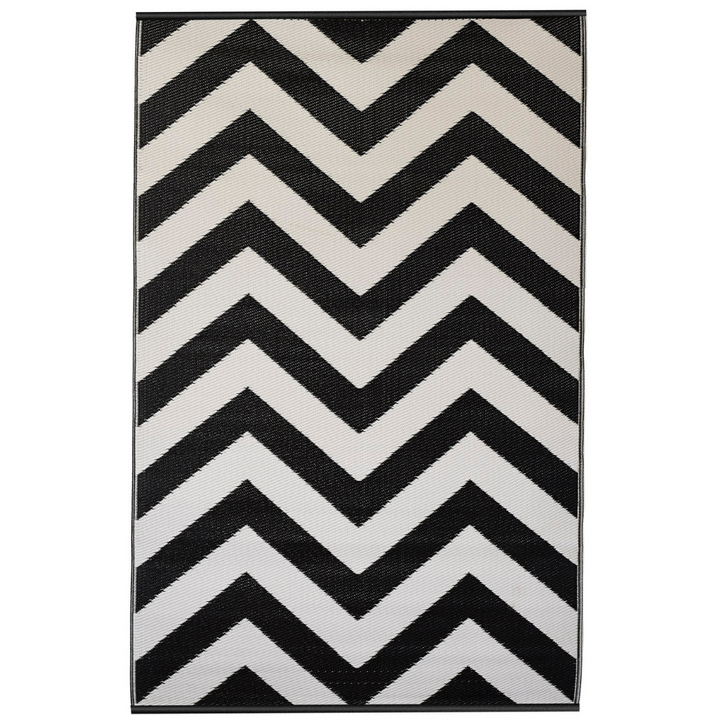 Laguna Black and White Chevron Large Recycled Plastic Rug