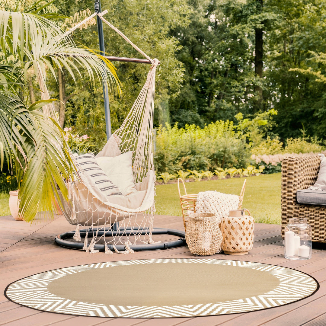 Olympia Beige & White Modern Recycled Plastic Round Outdoor Rug