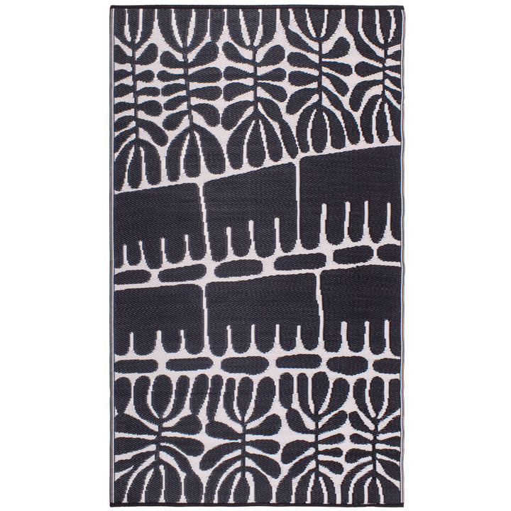 Serowe Black and White Recycled Plastic Outdoor Rug