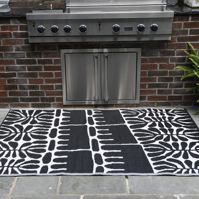 Serowe Black and White Outdoor Area Rug