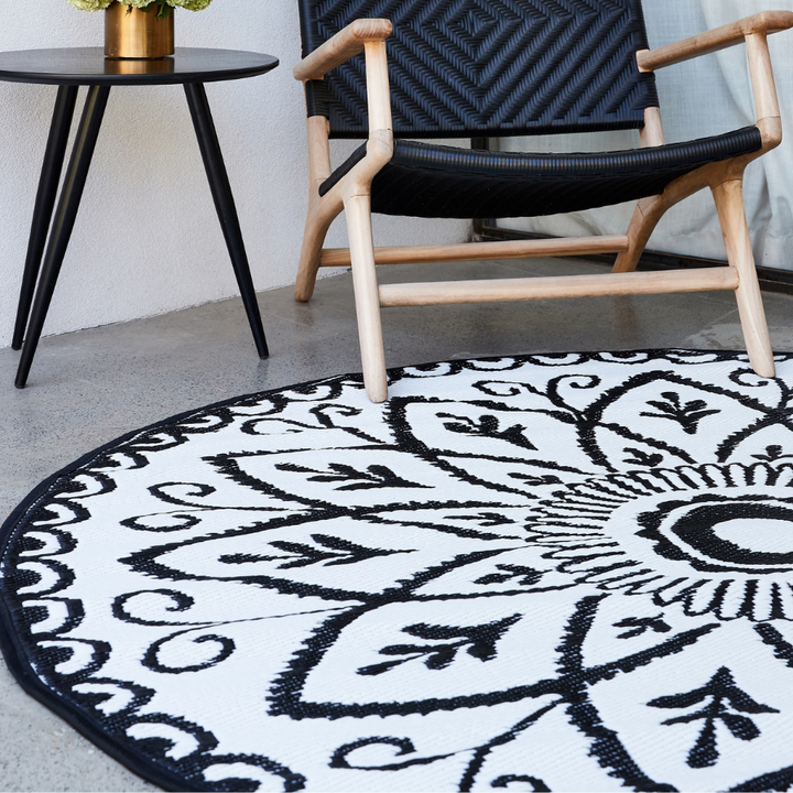 Benaras Black And White Floral Recycled Plastic Reversible Outdoor Rug - Recycled Plastic Rugs & Mats Fab Habitat